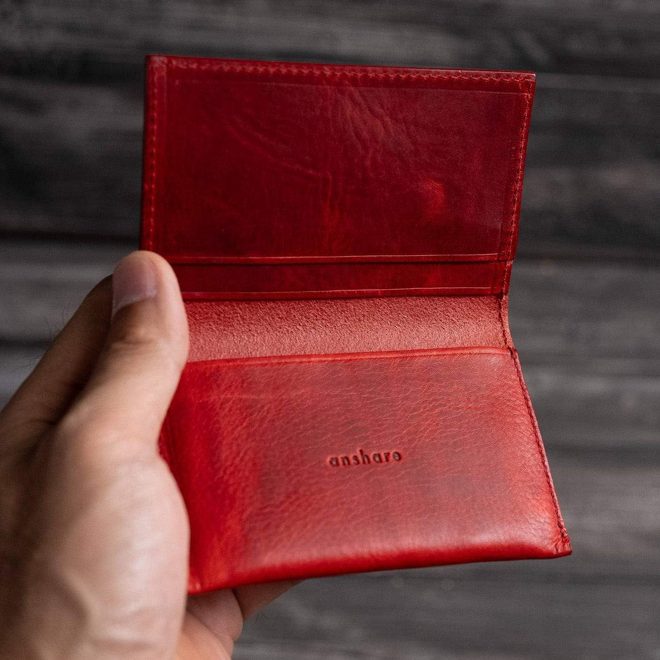 Thin gusset business card holder