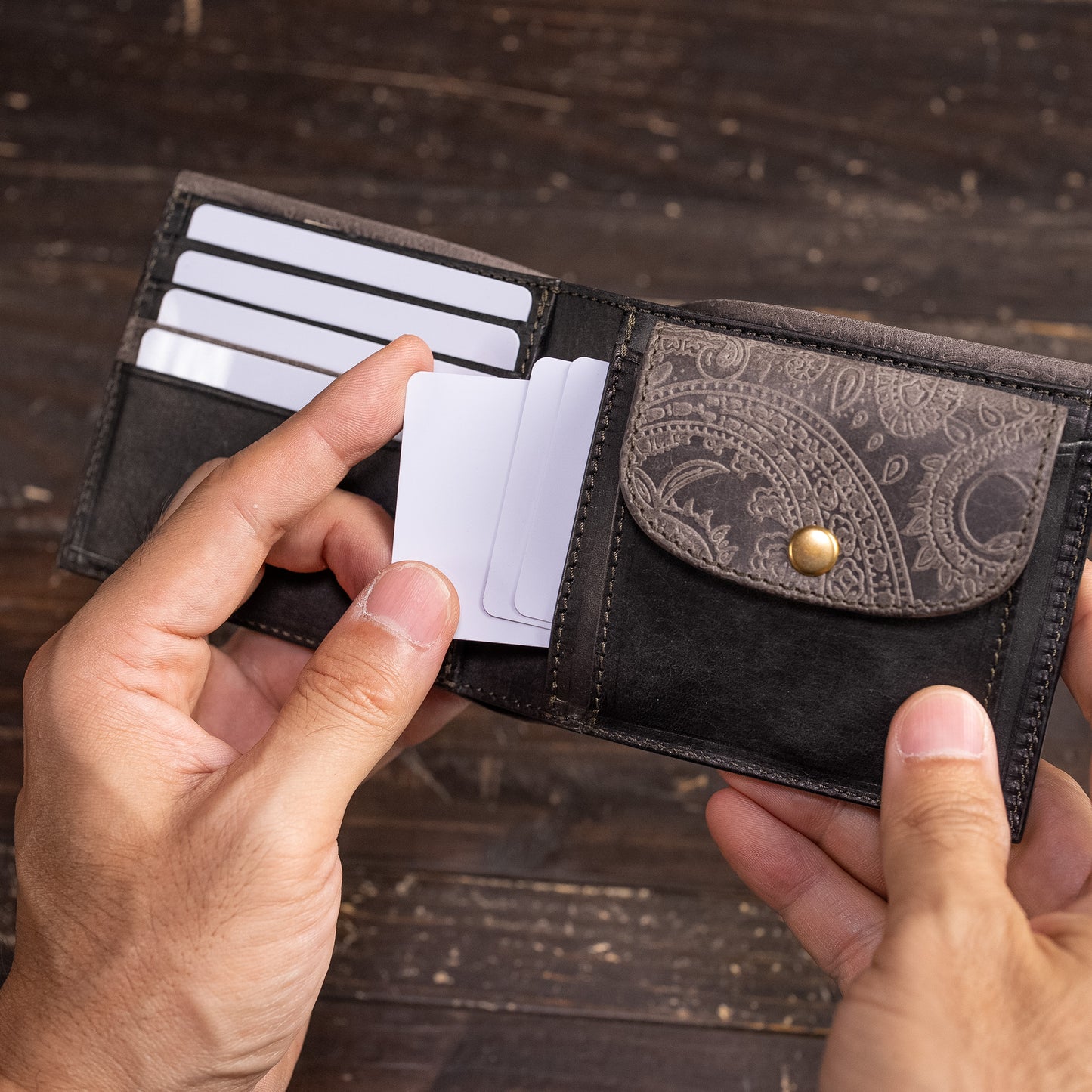 Half Wallet B (Button): [Paisley]