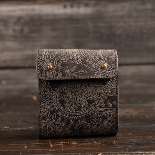 Lana: [Paisley]