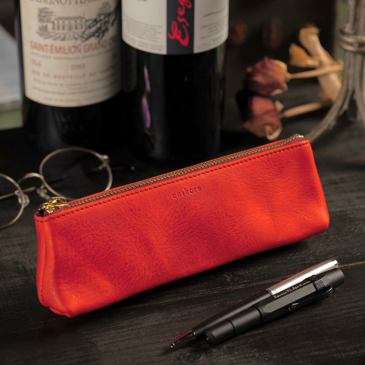 Triangular pen case