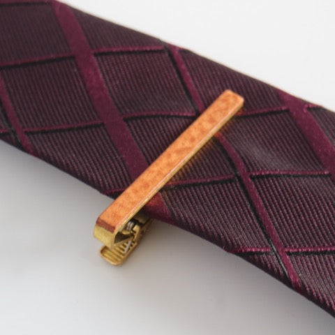 Necktie pin